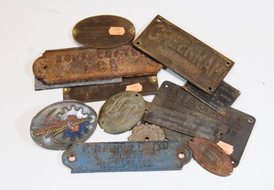 Lot 460 - A small collection of assorted wall plaques to...