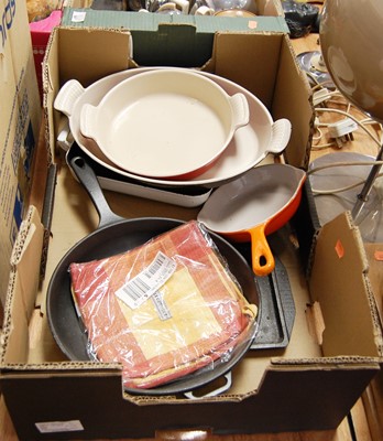 Lot 472 - A box of miscellaneous kitchenalia to include...