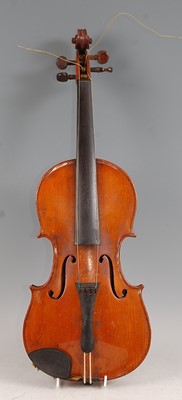 Lot 123 - A late 19th/early 20th century violin, having...