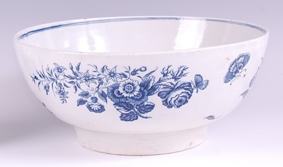 Lot 1039 - A Worcester porcelain footed punch bowl,...