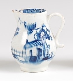 Lot 1042 - A Lowestoft porcelain sparrow-beak cream jug,...