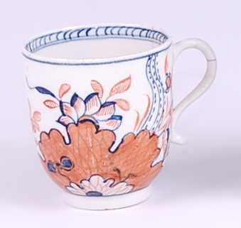 Lot 1046 - A Lowestoft porcelain coffee can, decorated in...