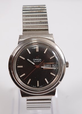 Lot 2519 - A Gents stainless steel Omega Mega-Quartz...