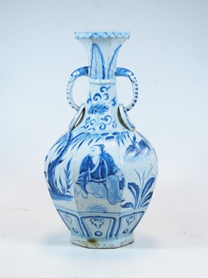 Lot 6 - A Chinese export blue & white vase of...