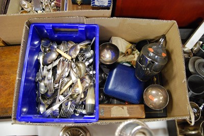 Lot 271 - A box to include plates wares, cased and loose...
