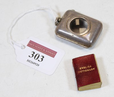 Lot 303 - A George V silver case, of hinged rectangular...