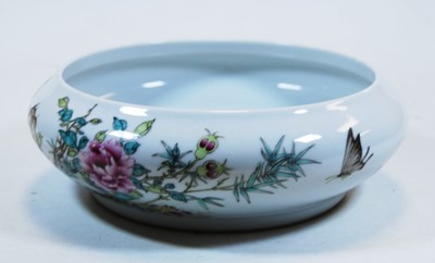 Lot 139 - A Chinese export bowl of squat form, decorated...