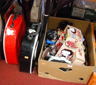 Lot 178 - A box of various Betty Boop memorabilia to...