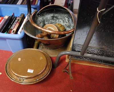 Lot 185 - A collection of metalware to include a copper...