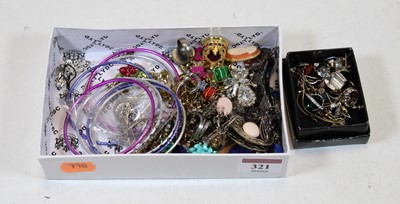 Lot 321 - A small collection of mainly modern costume...
