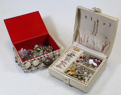 Lot 326 - A leather clad jewellery box and contents, to...