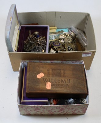 Lot 386 - A collection of miscellaneous items, to...