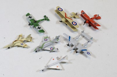 Lot 403 - A small collection of painted diecast military...