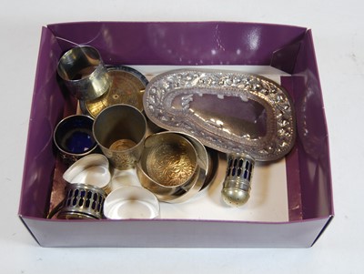 Lot 409 - A small collection of miscellaneous items, to...