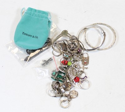 Lot 415 - A small collection of silver and white metal...