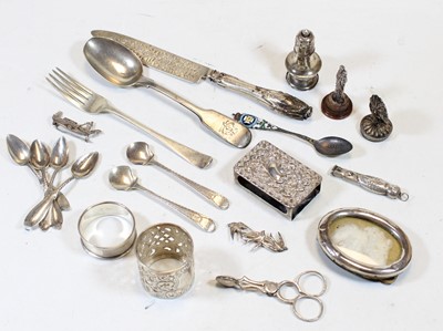 Lot 420 - A collection of miscellaneous items, to...