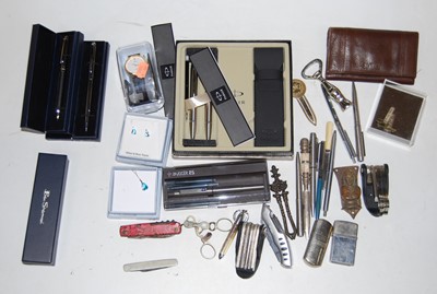 Lot 422 - A collection of miscellaneous items to include...