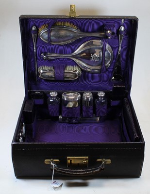 Lot 442 - A George V ladies black leather vanity case,...