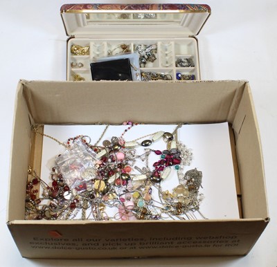 Lot 446 - A box of miscellaneous mainly modern costume...