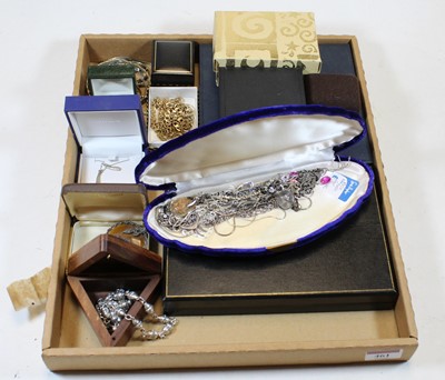 Lot 461 - A collection of miscellaneous costume...