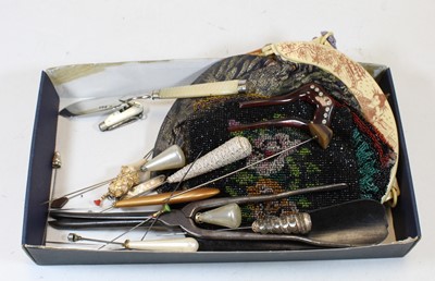 Lot 466 - A small collection of miscellaneous items to...