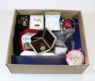 Lot 467 - A box of miscellaneous costume jewellery to...