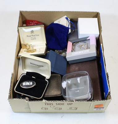 Lot 470 - A box of miscellaneous costume jewellery to...