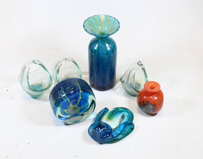 Lot 532 - A box of miscellaneous glassware, to include...