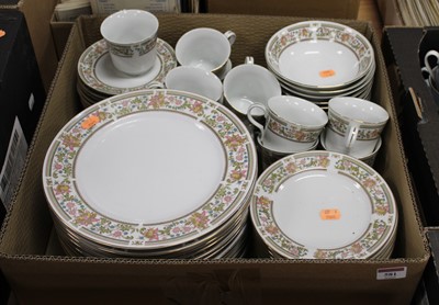 Lot 581 - A Hampton fine porcelain part dinner service