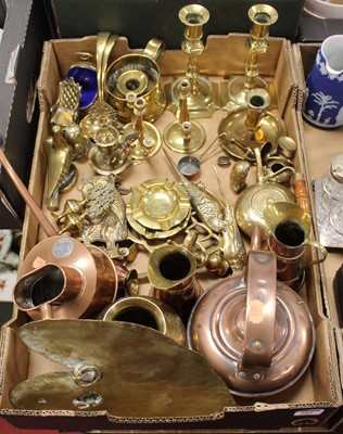 Lot 583 - A box of mixed metal ware to include copper,...