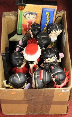 Lot 595 - A box of mixed Betty Boop figurines