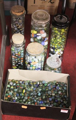 Lot 597 - A large quantity of various marbles