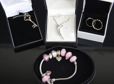 Lot 411 - Assorted contemporary costume jewellery to...