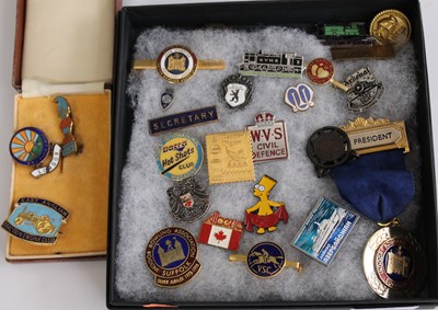 Lot 372 - A collection of modern principally gilt metal...
