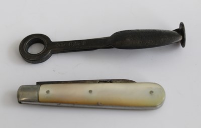 Lot 377 - A silver and mother of pearl pocket fruit...