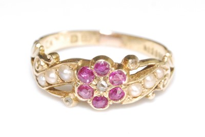 Lot 2537 - An 18ct yellow gold Edwardian flower cluster...