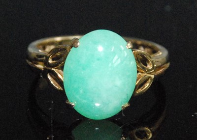 Lot 2552 - A yellow metal jadeite dress ring, featuring a...