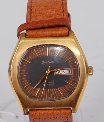 Lot 2624 - A gent's Bulova gilt metal cased automatic...