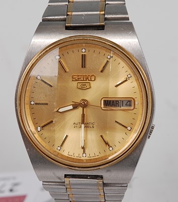Lot 2720 - A gent's Seiko Five automatic stainless steel...