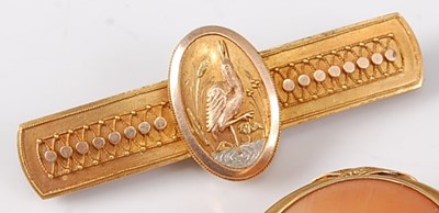 Lot 2683 - An Arts & Crafts  three-colour gold bar brooch,...