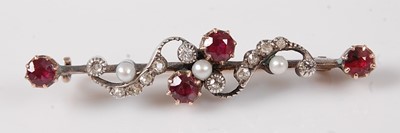 Lot 2731 - An Edwardian yellow metal and platinum faced...