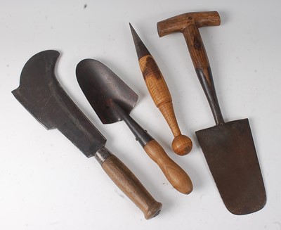 Lot 322 - * A mid-20th century billhook, having a 25.5cm...