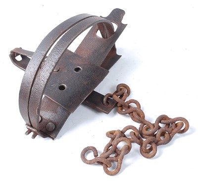Lot 362 - * A Victorian single spring trap, having 4 1/2...