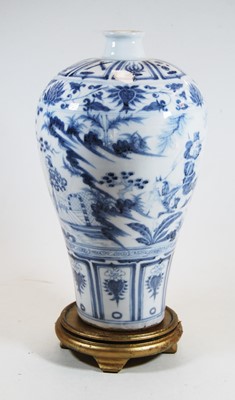 Lot 6 - A Chinese export blue & white glazed Meiping...