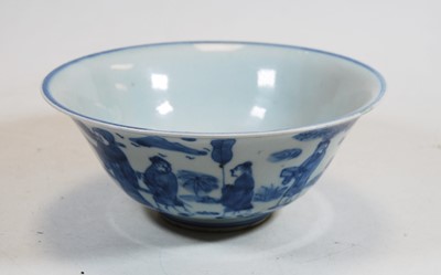 Lot 33 - A Chinese export blue & white glazed porcelain...