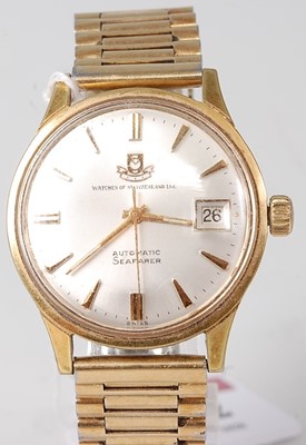 Lot 412 - A gent's gilt metal cased automatic wristwatch...