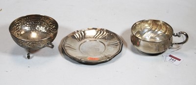 Lot 293 - An early 20th century German silver cup,...