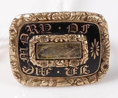 Lot 440 - A Victorian 22ct gold black enamel mourning...