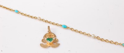Lot 453 - A yellow metal and emerald set pendant,...