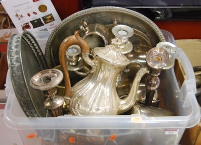 Lot 311 - A box of miscellaneous metalwares to include a...